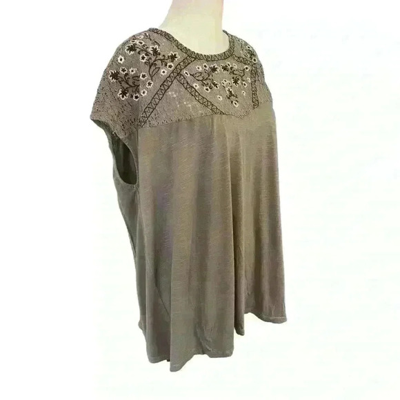 Torrid Super Soft KnitsTop Size 00(M/L) Olive Green Crocheted Embroidered Casual - Picture 5 of 9